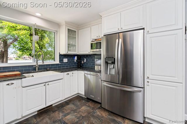 1847 Lyster Lane, Troy, MI 48085