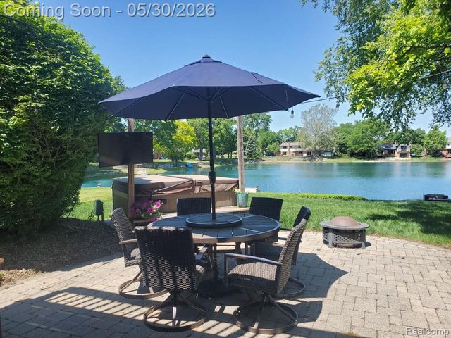 1847 Lyster Lane, Troy, MI 48085