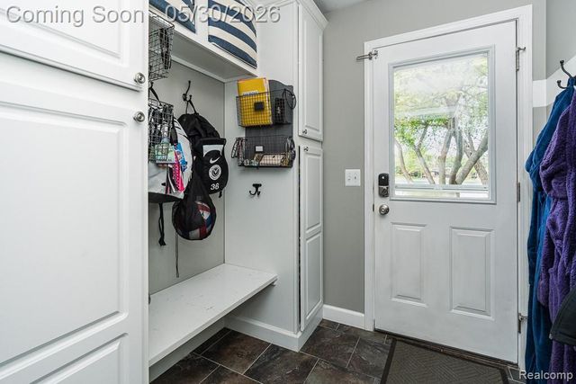 1847 Lyster Lane, Troy, MI 48085