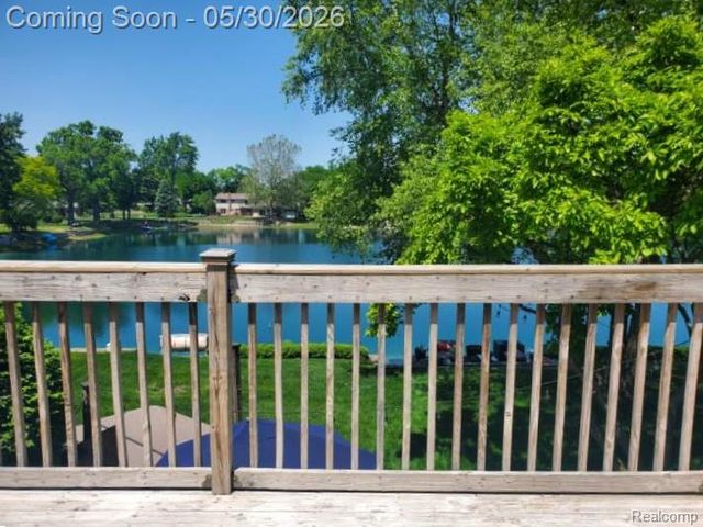 1847 Lyster Lane, Troy, MI 48085