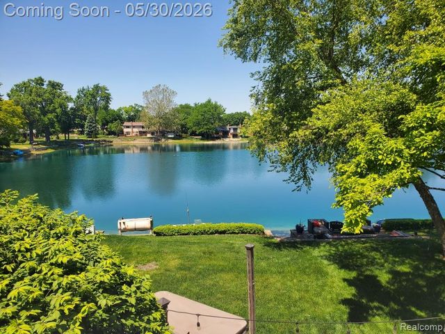 1847 Lyster Lane, Troy, MI 48085