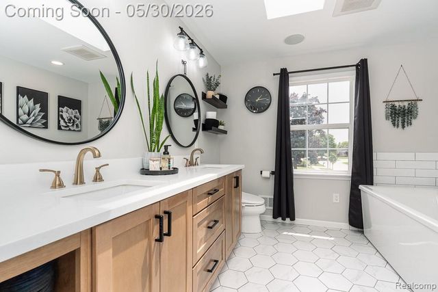 1847 Lyster Lane, Troy, MI 48085