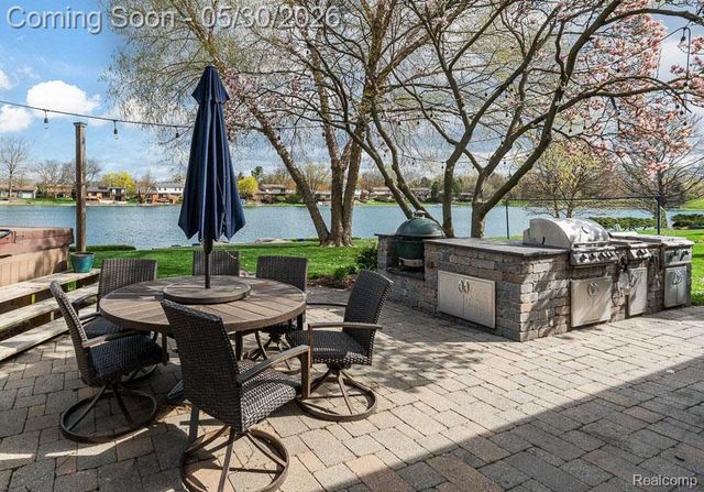 1847 Lyster Lane, Troy, MI 48085