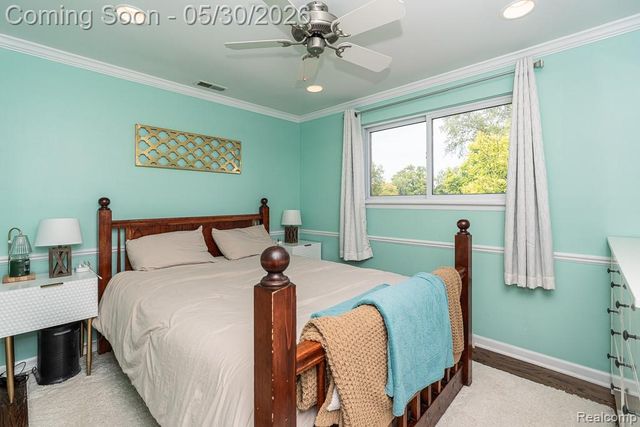 1847 Lyster Lane, Troy, MI 48085