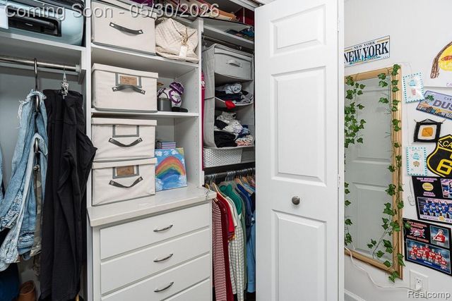 1847 Lyster Lane, Troy, MI 48085