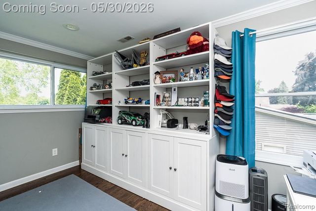 1847 Lyster Lane, Troy, MI 48085