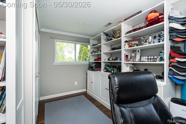 1847 Lyster Lane, Troy, MI 48085