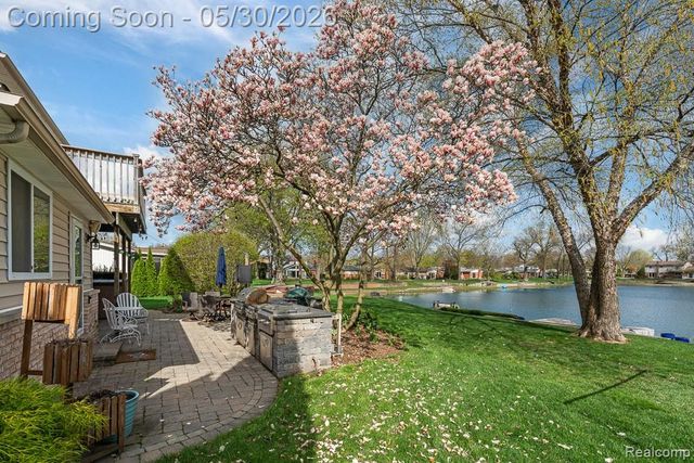 1847 Lyster Lane, Troy, MI 48085