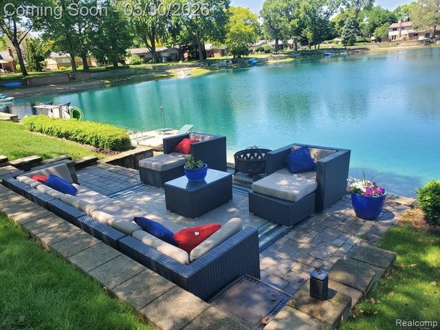 1847 Lyster Lane, Troy, MI 48085