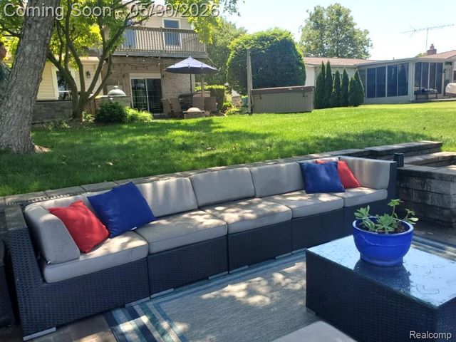 1847 Lyster Lane, Troy, MI 48085
