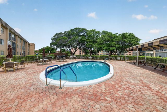 9141 Sunrise Lakes Boulevard 210, Sunrise, FL 33322