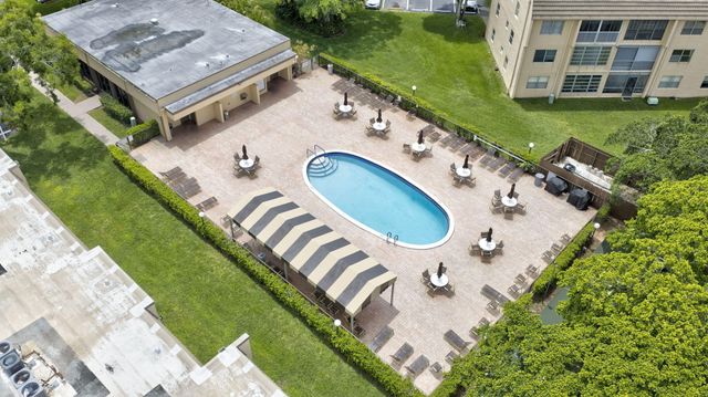9141 Sunrise Lakes Boulevard 210, Sunrise, FL 33322