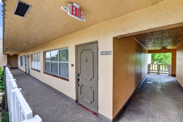 9141 Sunrise Lakes Boulevard 210, Sunrise, FL 33322