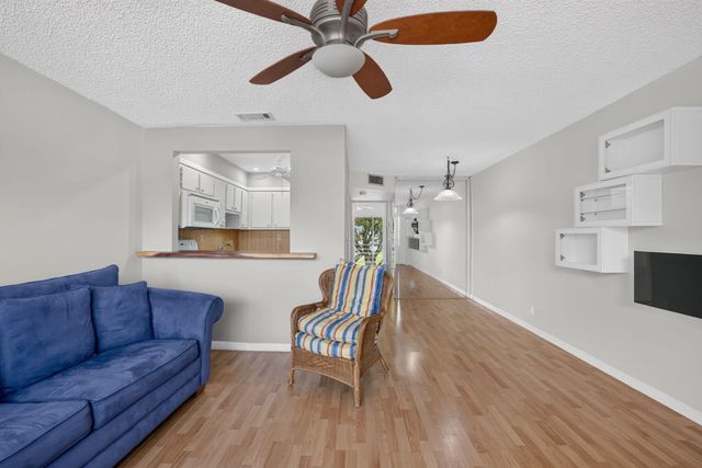 9141 Sunrise Lakes Boulevard 210, Sunrise, FL 33322