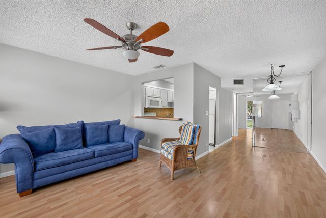 9141 Sunrise Lakes Boulevard 210, Sunrise, FL 33322