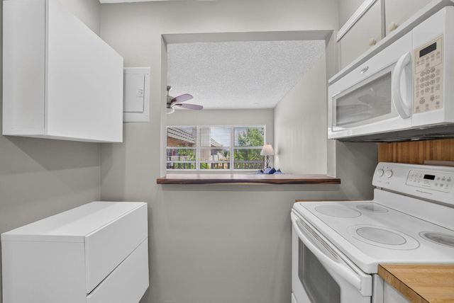 9141 Sunrise Lakes Boulevard 210, Sunrise, FL 33322