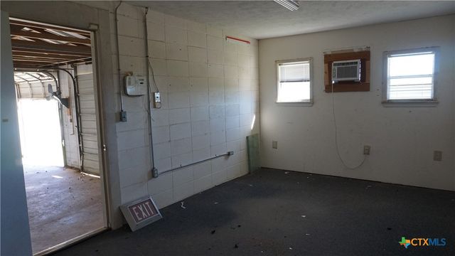 702 Clay Drive, Victoria, TX 77904