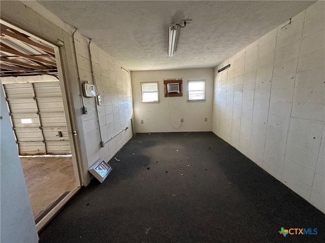 702 Clay Drive, Victoria, TX 77904