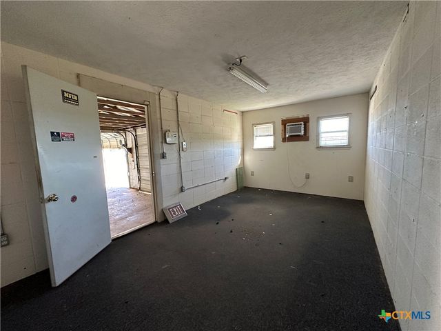 702 Clay Drive, Victoria, TX 77904