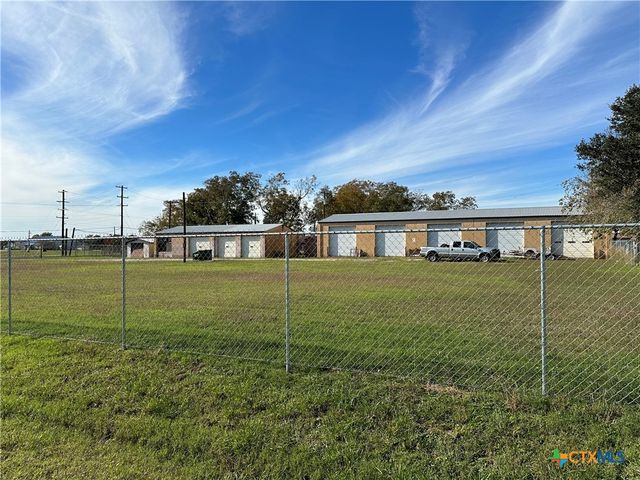 702 Clay Drive, Victoria, TX 77904