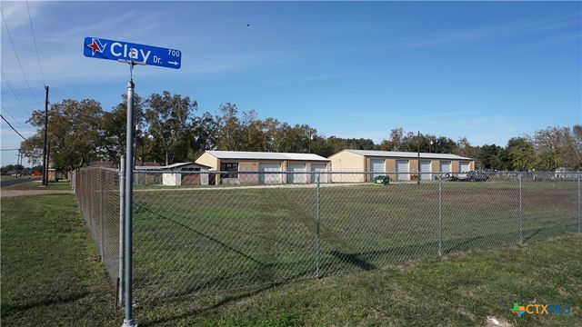 702 Clay Drive, Victoria, TX 77904