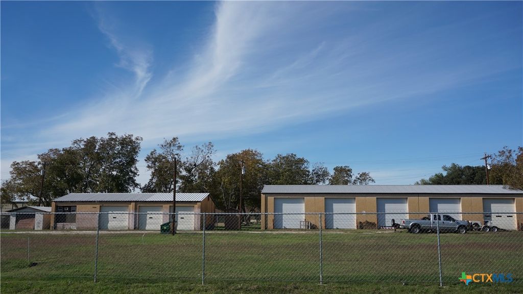 702 Clay Drive, Victoria, TX 77904