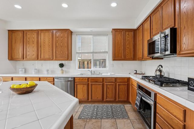 660 Bramblewood Ave, Lathrop, CA 95330