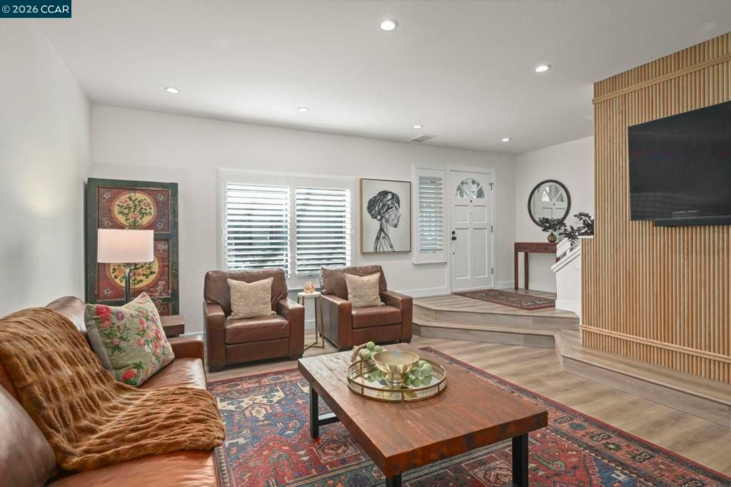 Image 3 of property listing at 1713 1713 Geary Rd, Walnut Creek, CA 94597