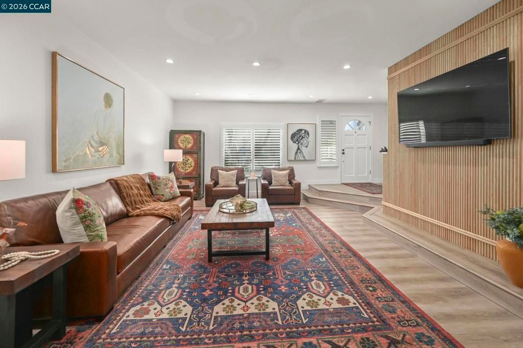 Image 4 of property listing at 1713 1713 Geary Rd, Walnut Creek, CA 94597