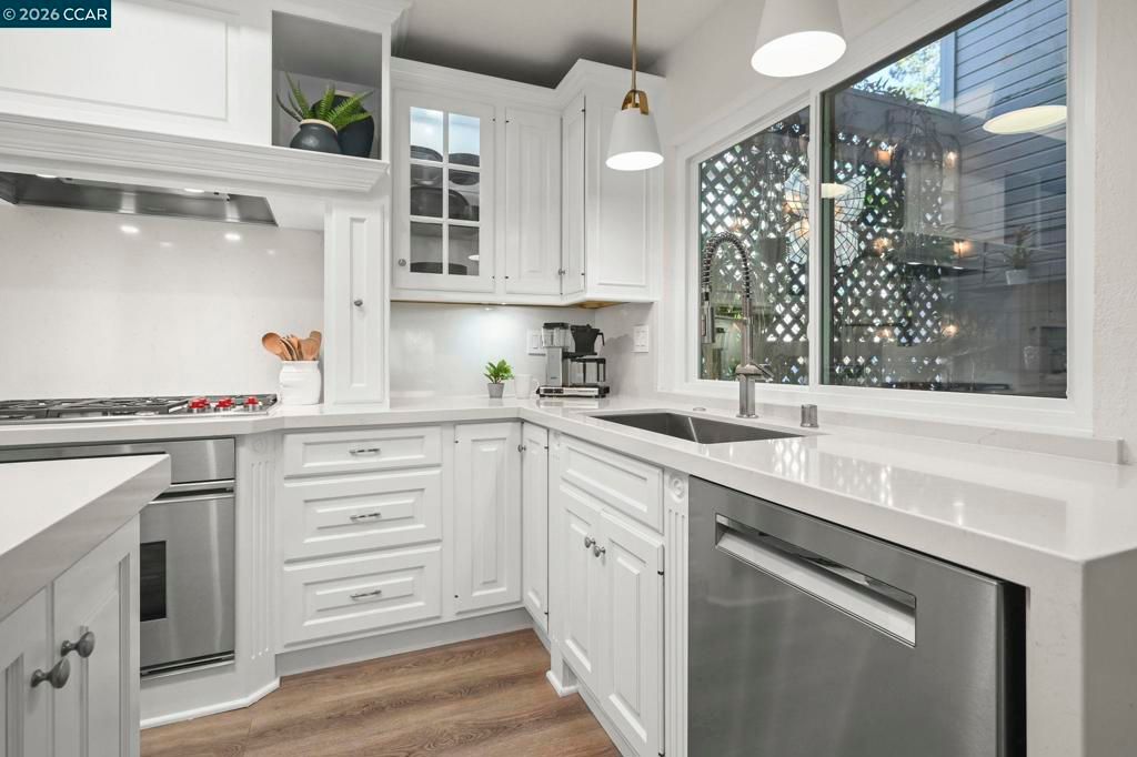 Image 7 of property listing at 1713 1713 Geary Rd, Walnut Creek, CA 94597