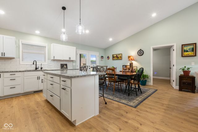 1959 Sophia Lane, Seymour, IN 47274