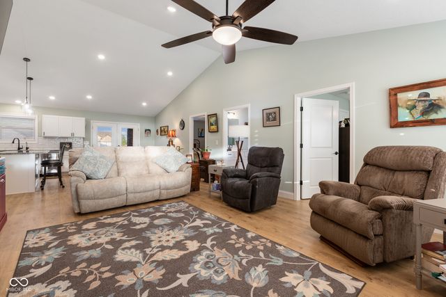 1959 Sophia Lane, Seymour, IN 47274