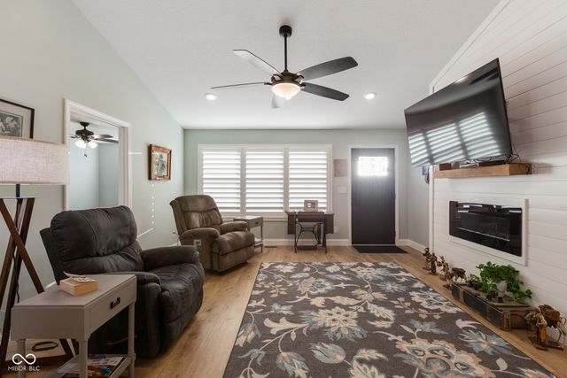 1959 Sophia Lane, Seymour, IN 47274