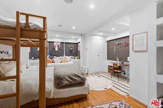 2049 Oakstone Way, Los Angeles, CA 90046