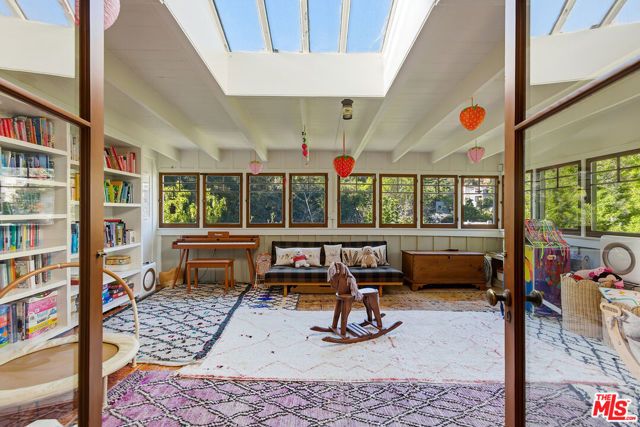 2049 Oakstone Way, Los Angeles, CA 90046