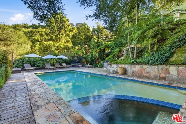 2049 Oakstone Way, Los Angeles, CA 90046