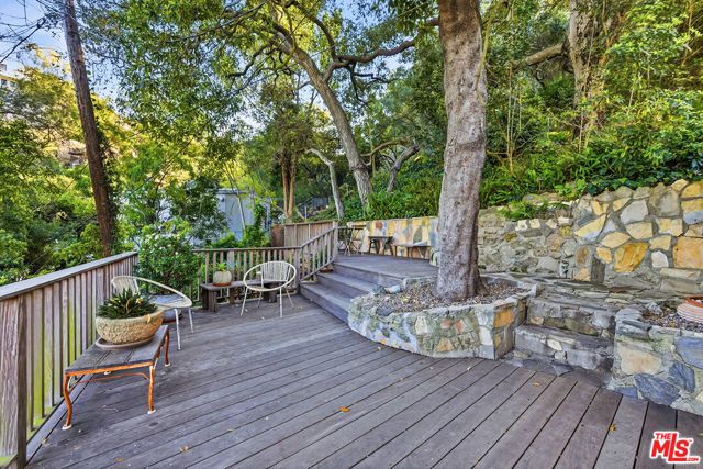2049 Oakstone Way, Los Angeles, CA 90046