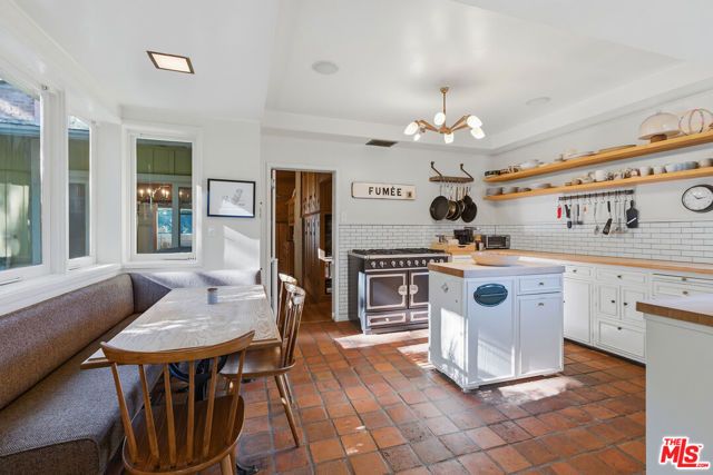 2049 Oakstone Way, Los Angeles, CA 90046