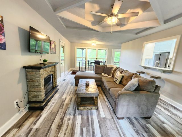 211 Burnt Rock Falls Road, Fairfield Bay, AR 72088