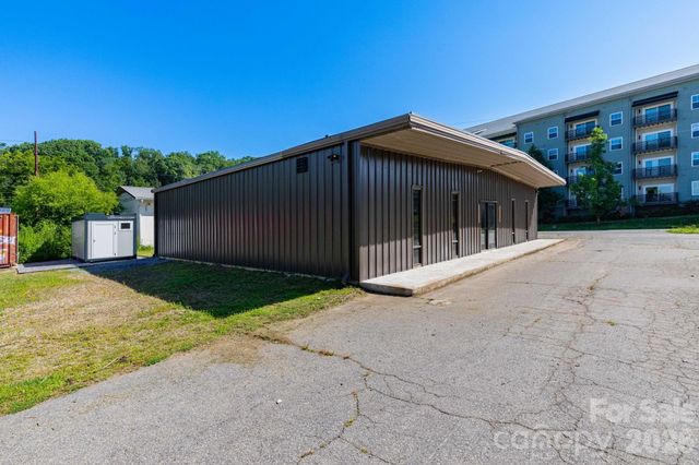 22 Stoner Road, Asheville, NC 28803