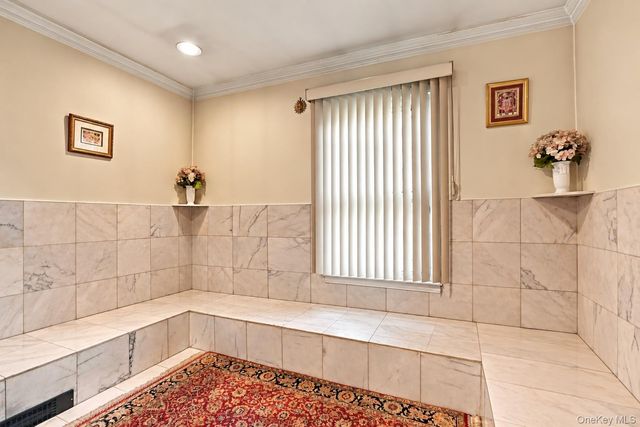 39 Orchard Court, Woodbury, NY 11797