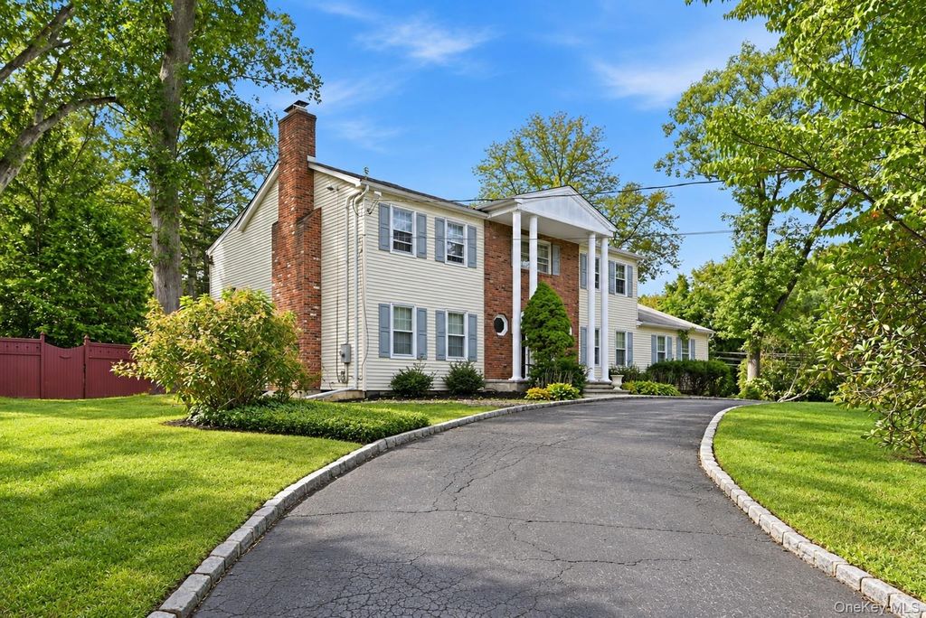39 Orchard Court, Woodbury, NY 11797 — photo 2