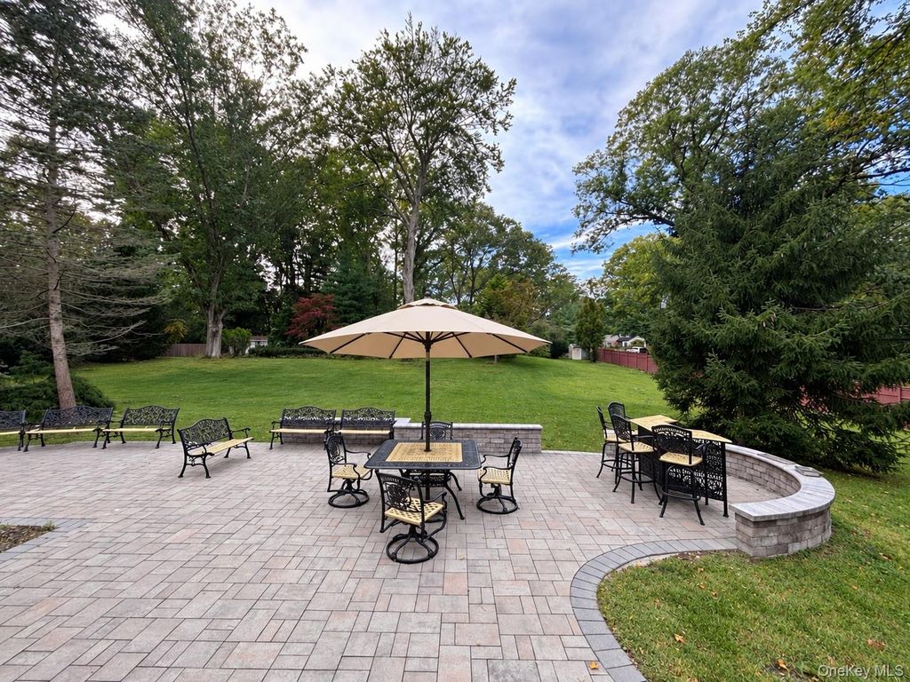39 Orchard Court, Woodbury, NY 11797 — photo 5