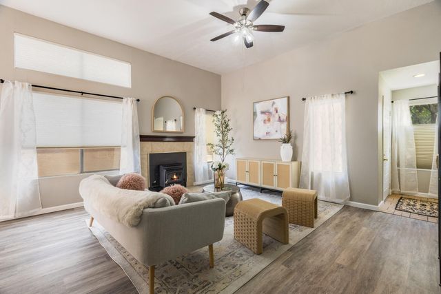 10241 Las Casitas Court NE, Albuquerque, NM 87111