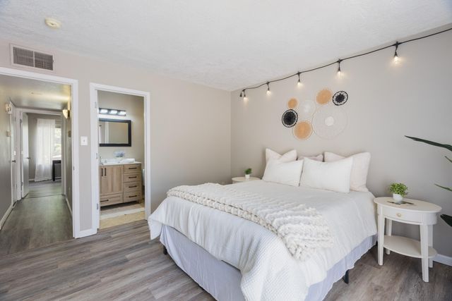 10241 Las Casitas Court NE, Albuquerque, NM 87111