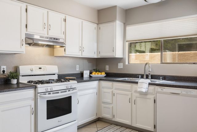 10241 Las Casitas Court NE, Albuquerque, NM 87111