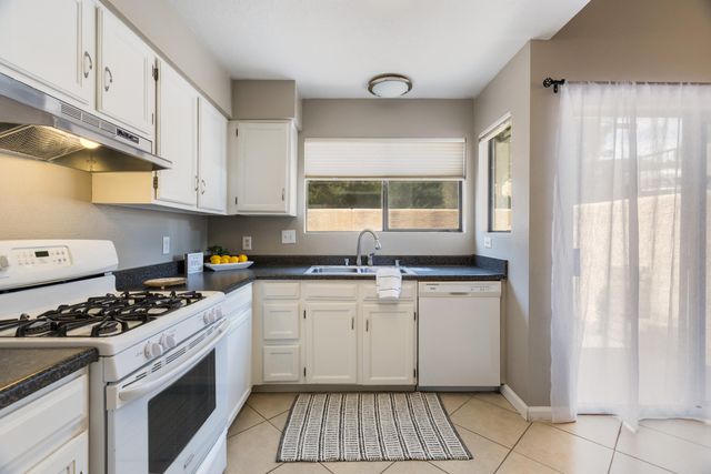 10241 Las Casitas Court NE, Albuquerque, NM 87111