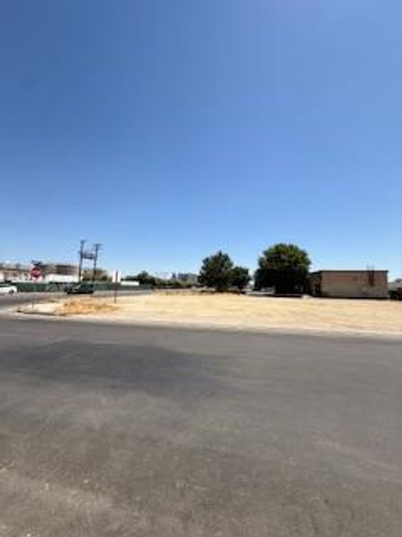1407 Academy Avenue, Sanger, CA 93657