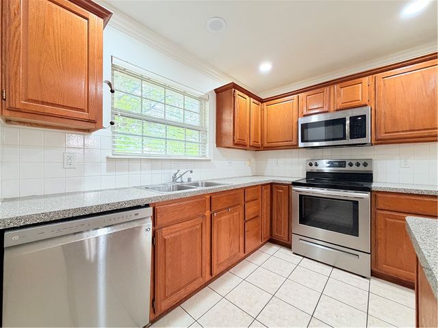 772 Queen Annes Lace Drive, Fayetteville, AR 72704