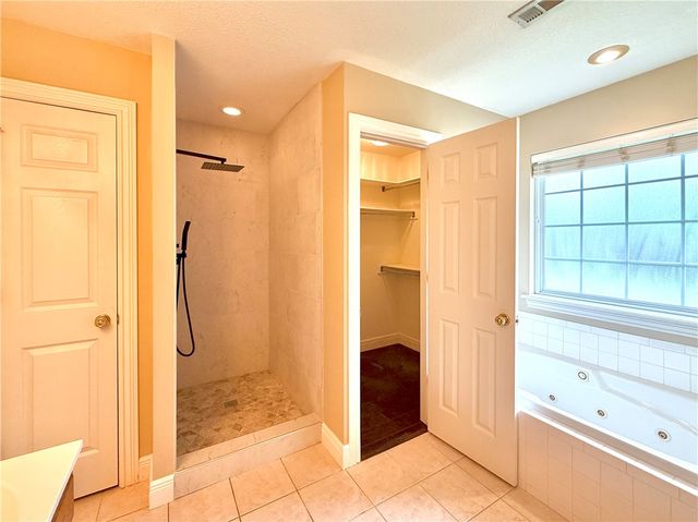 772 Queen Annes Lace Drive, Fayetteville, AR 72704